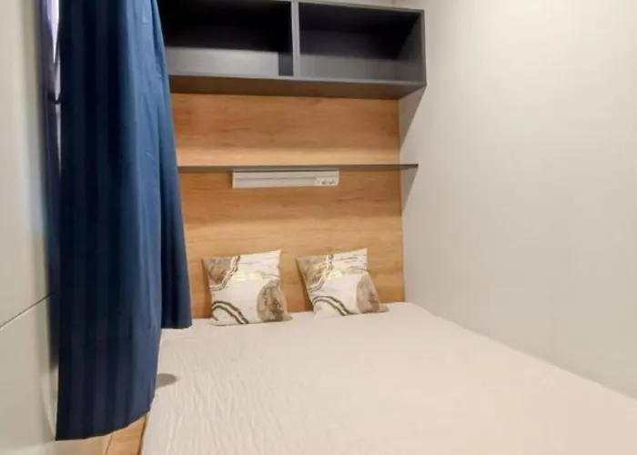 別荘 Classic Two Bedroom Mobile With Terrace And Sea View Br2