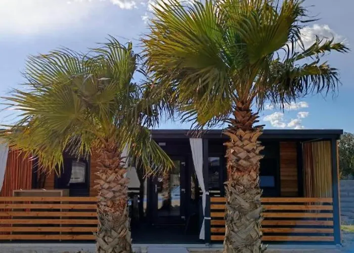 別荘 Classic Two Bedroom Mobile With Terrace And Sea View Br2