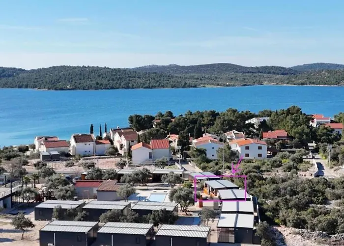 Classic Two Bedroom Mobile With Terrace And Sea View Br2 ピロヴァッツ